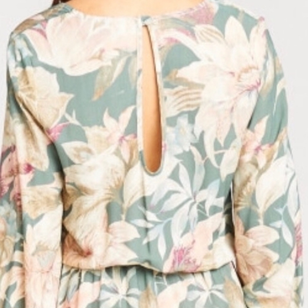 Show Me Your MuMu Floral Longsleeve Romper Size Medium - Picture 12 of 12